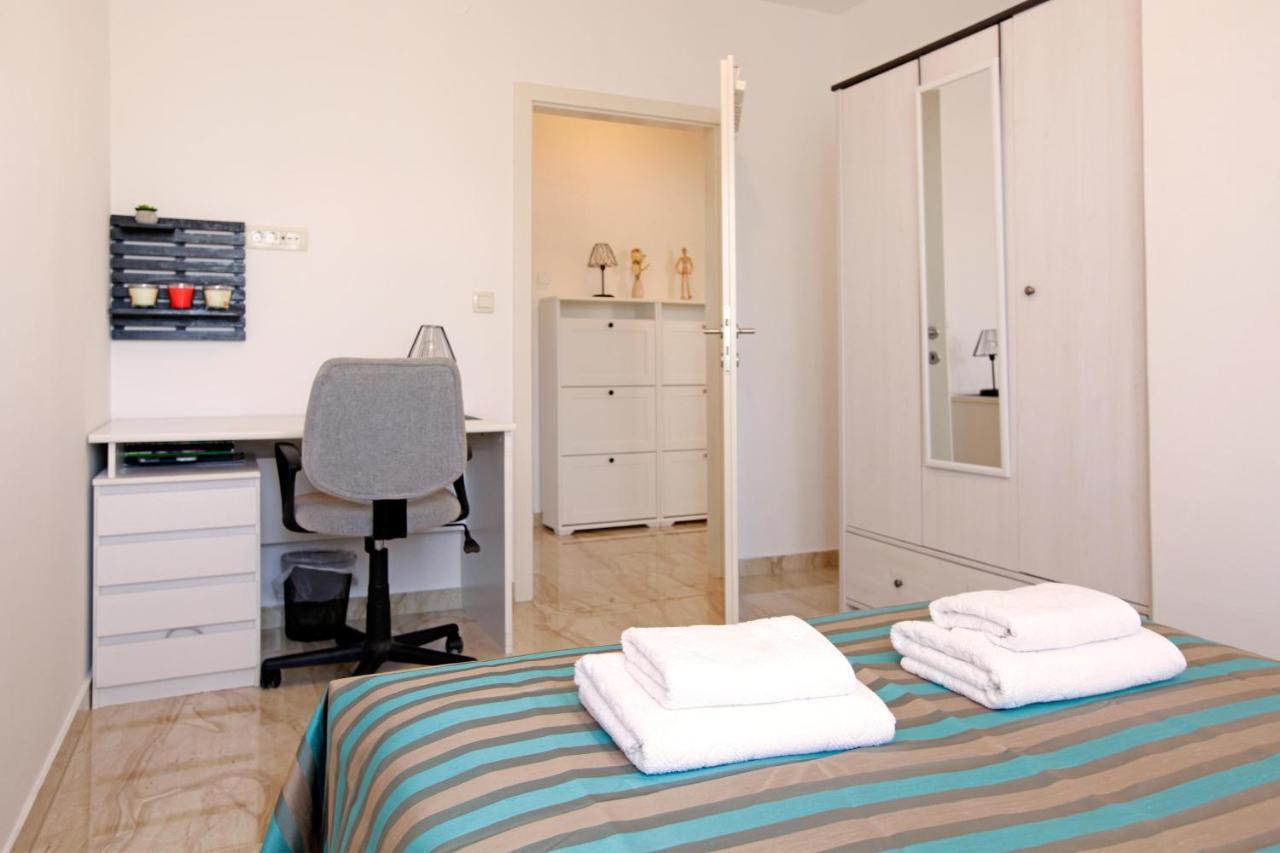 Modern 2-Bed Apt, Late Check In Available Split Bagian luar foto