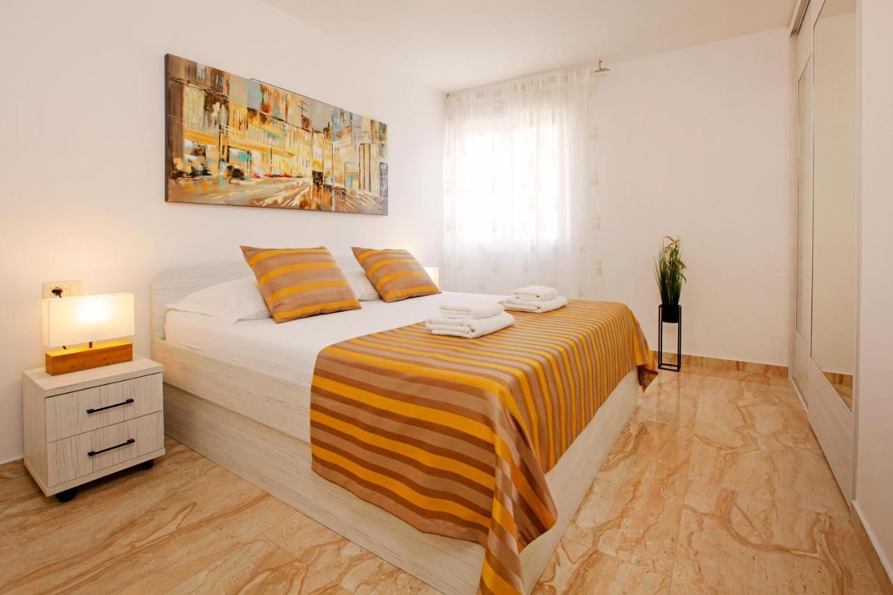 Modern 2-Bed Apt, Late Check In Available Split Bagian luar foto