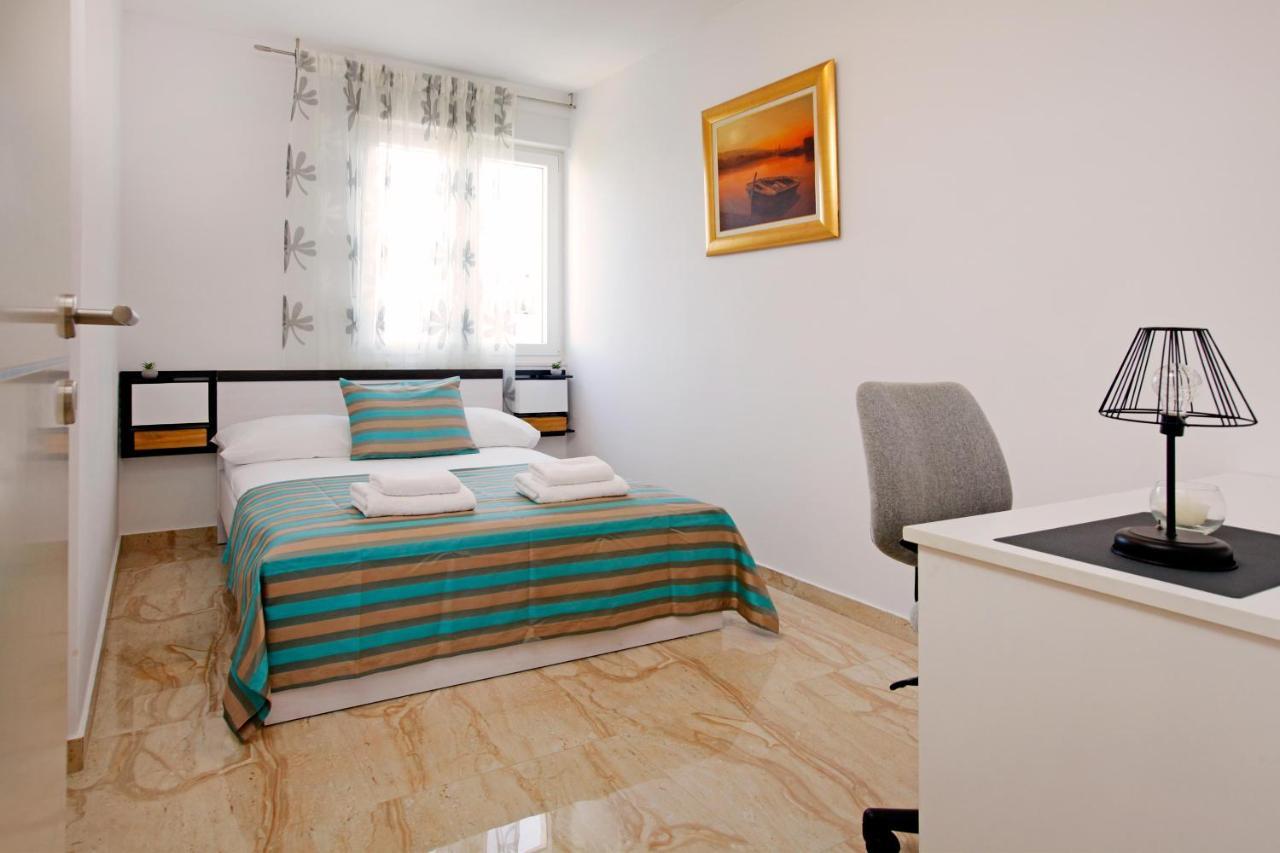 Modern 2-Bed Apt, Late Check In Available Split Bagian luar foto