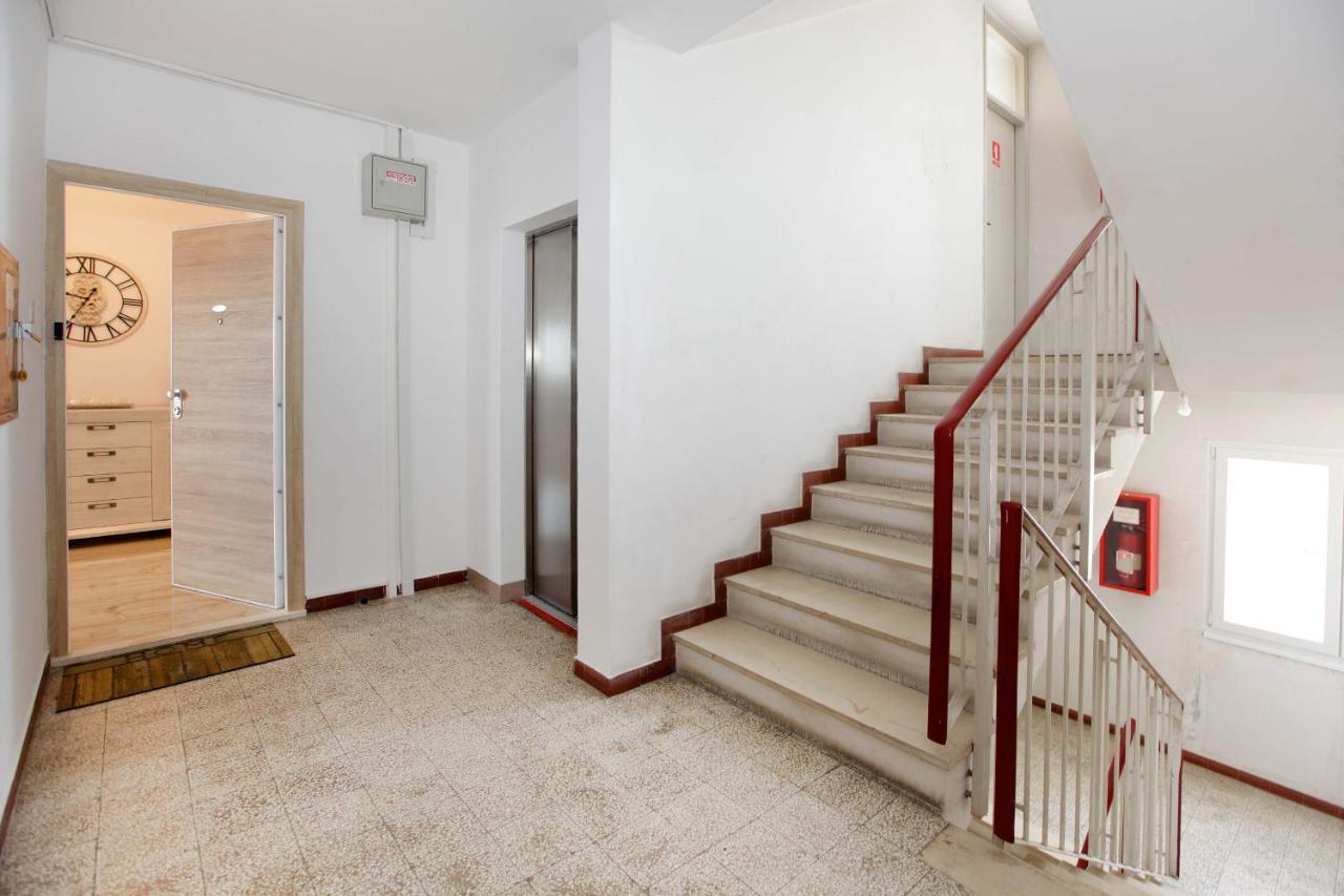 Modern 2-Bed Apt, Late Check In Available Split Bagian luar foto