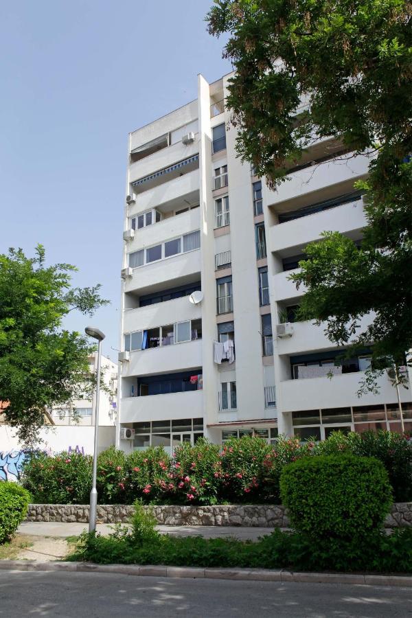 Modern 2-Bed Apt, Late Check In Available Split Bagian luar foto